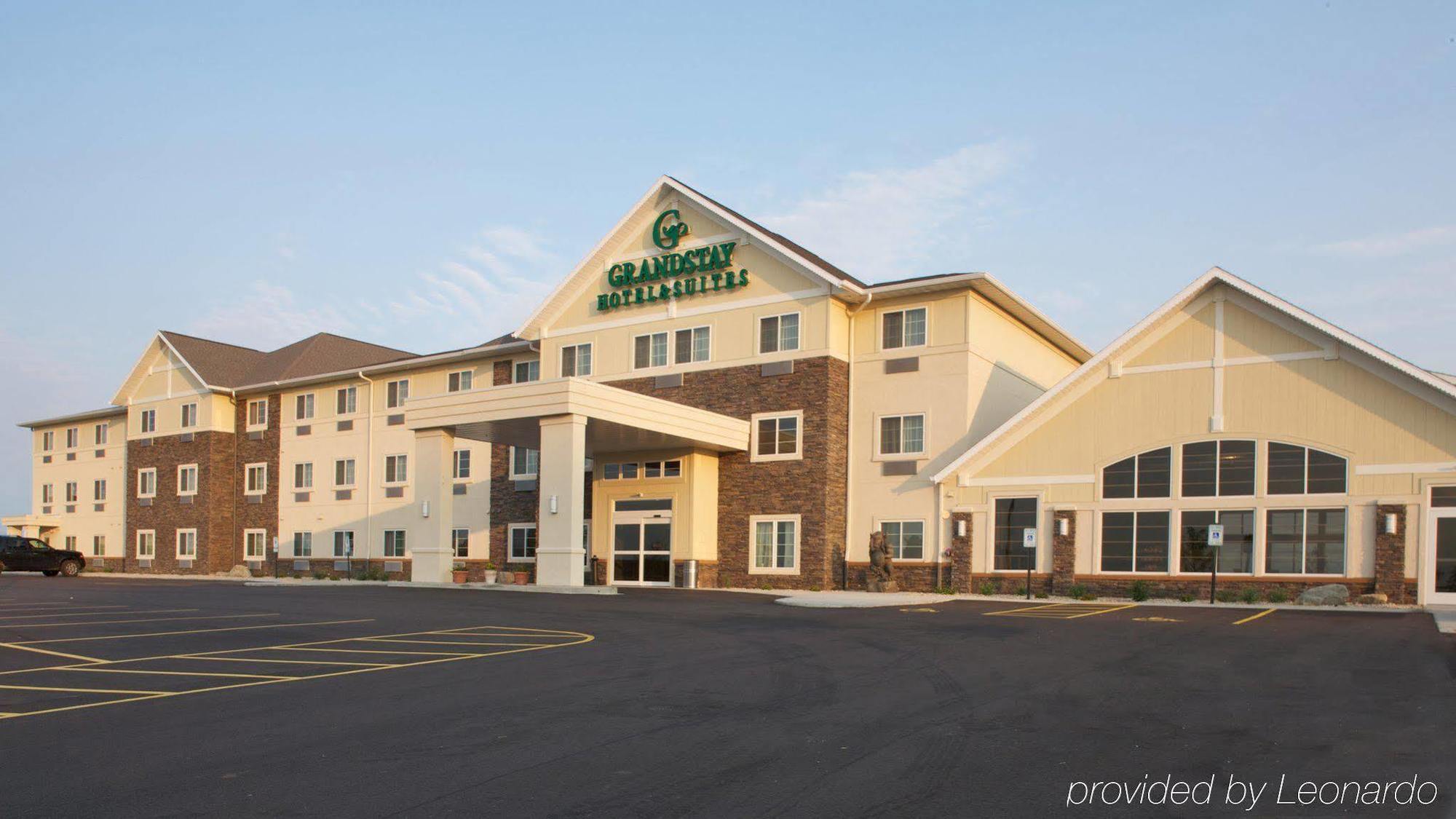 Grandstay Hotel & Suites Mount Horeb - Madison Bagian luar foto