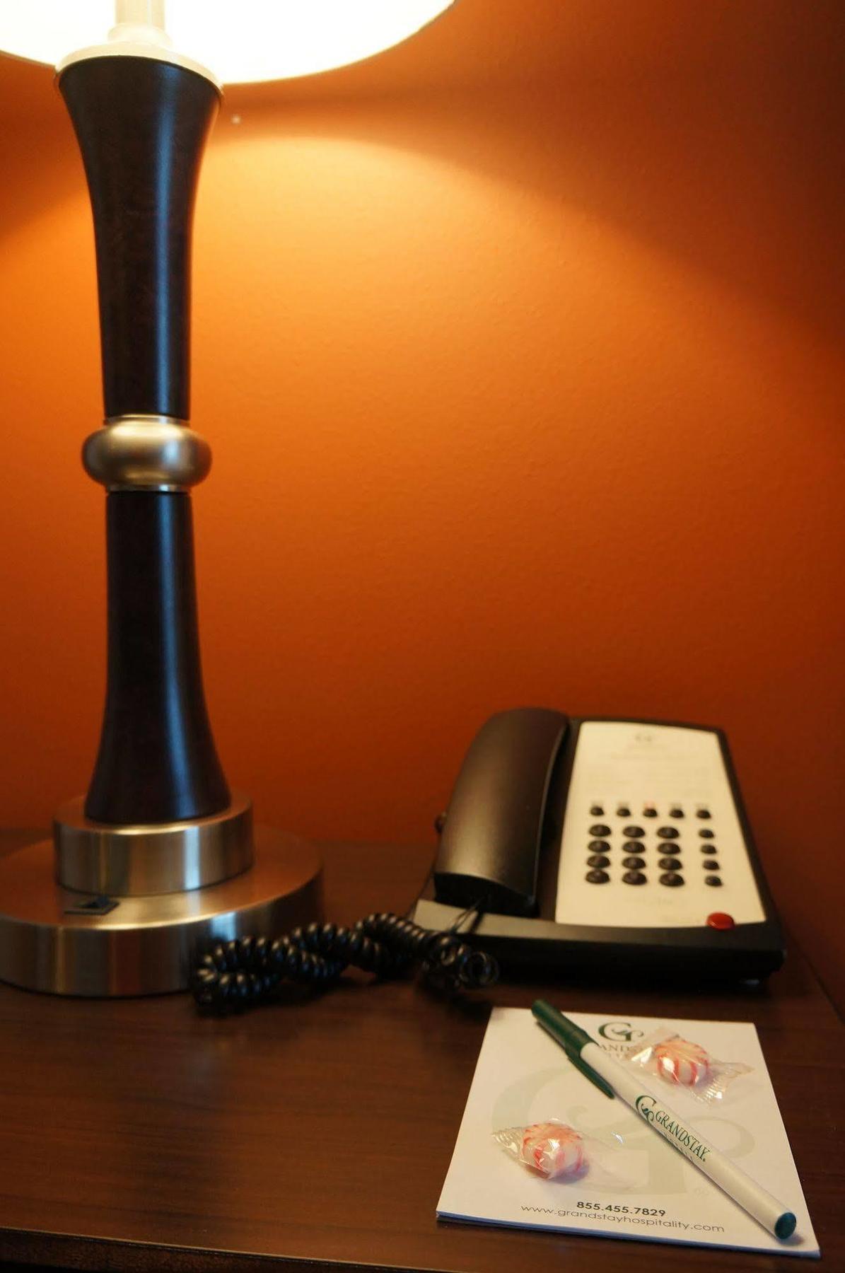 Grandstay Hotel & Suites Mount Horeb - Madison Bagian luar foto