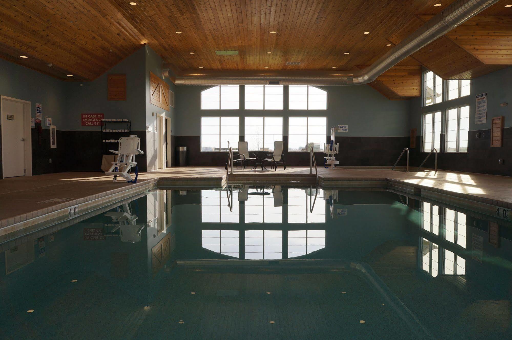Grandstay Hotel & Suites Mount Horeb - Madison Bagian luar foto