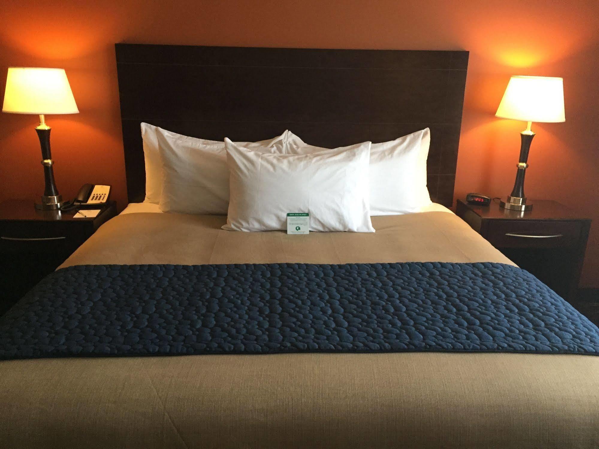 Grandstay Hotel & Suites Mount Horeb - Madison Bagian luar foto